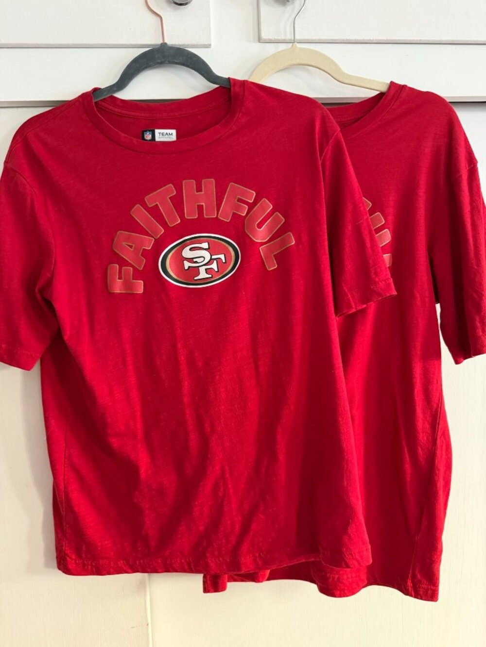 LOT OF 2 SAN FRANCISCO 49ERS T-SHIRTS FAITHFUL RED NFL TEAM APPAREL MENS SZ MEDI